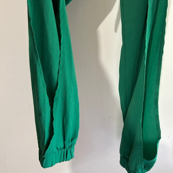 Green jumpsuit with open pant legs - Picture 5 of 9